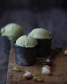 pistachio scoop