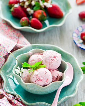 strawberry scoop